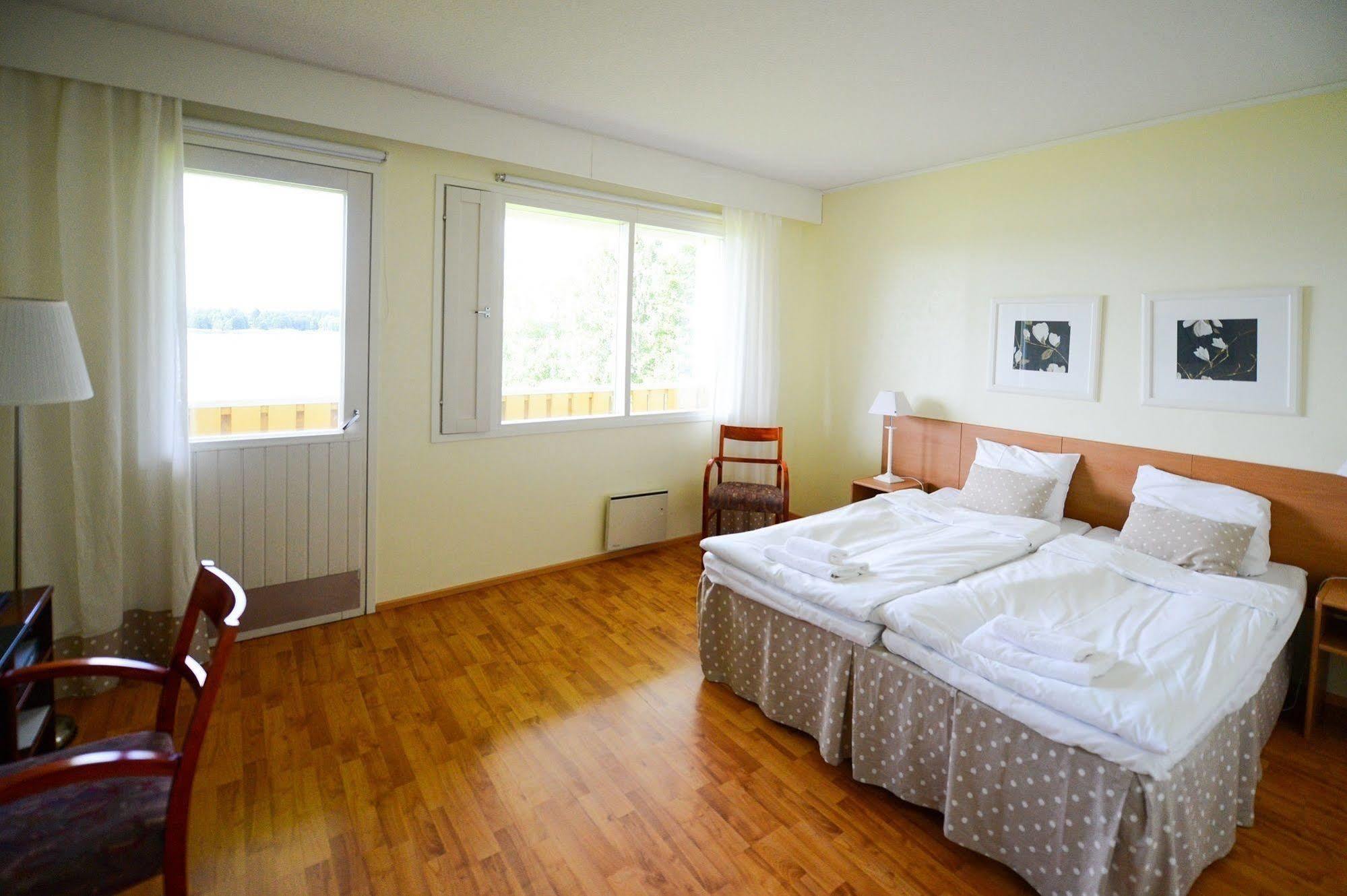 Hotel Sea Front Raseborg Ngoại thất bức ảnh